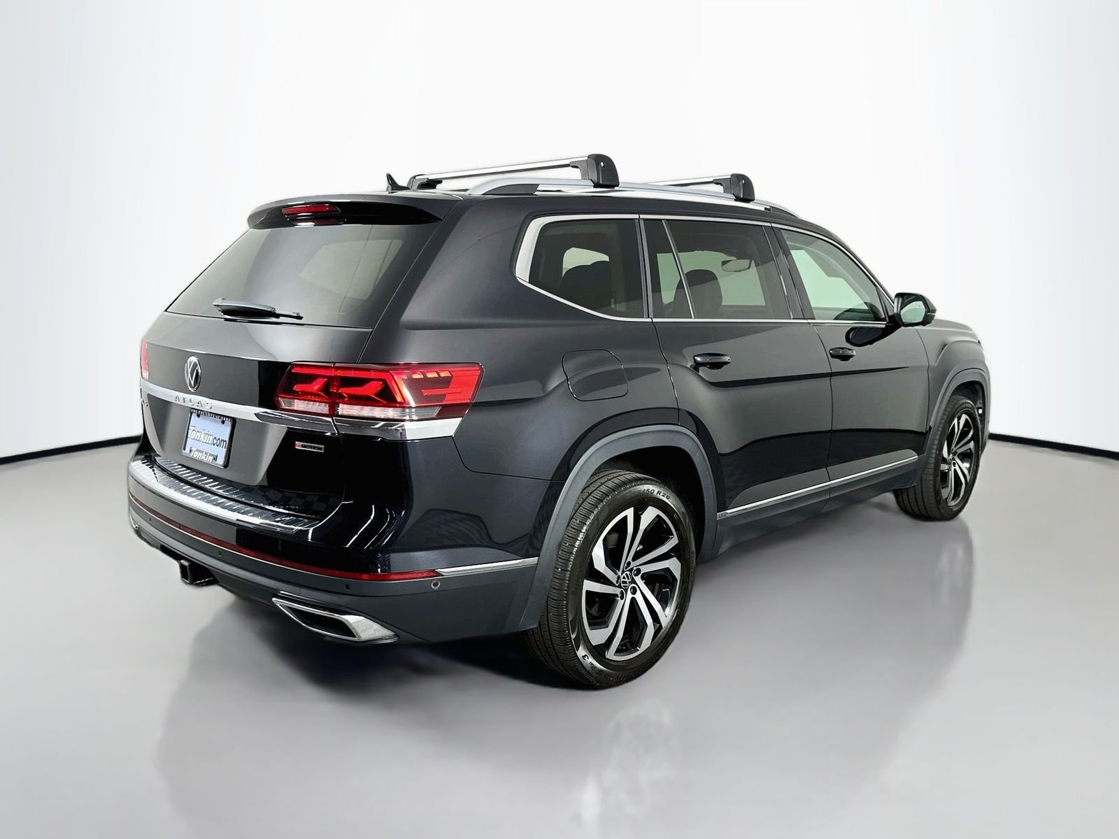 Used 2021 Deep Black Volkswagen SEL Premium image 7