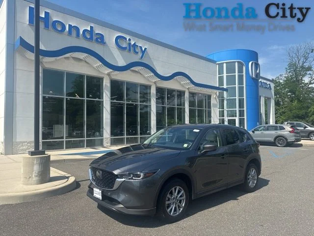 2023 Mazda CX-5 S Preferred package Auto AWD's photo