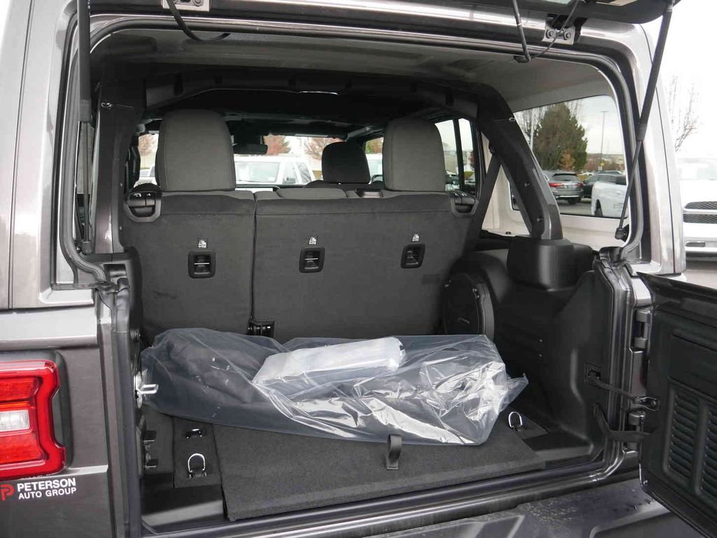 New 2026 Granite Crystal Metallic Clearcoat Jeep Rubicon image 7