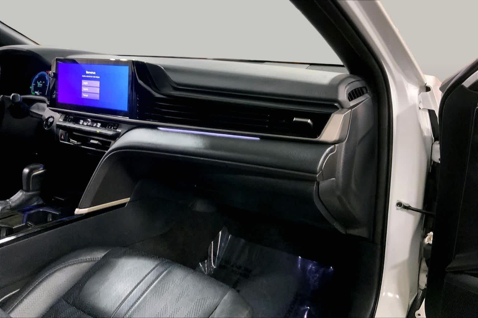 Used 2025 Wind Chill Pearl Toyota XSE image 19