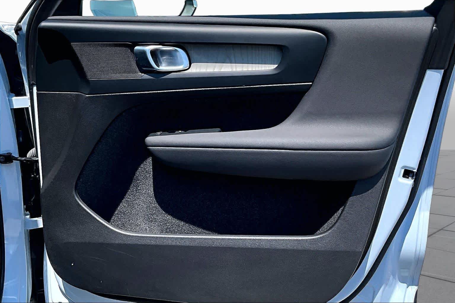 Used 2024 Cloud Blue Volvo Plus Bright Theme image 22
