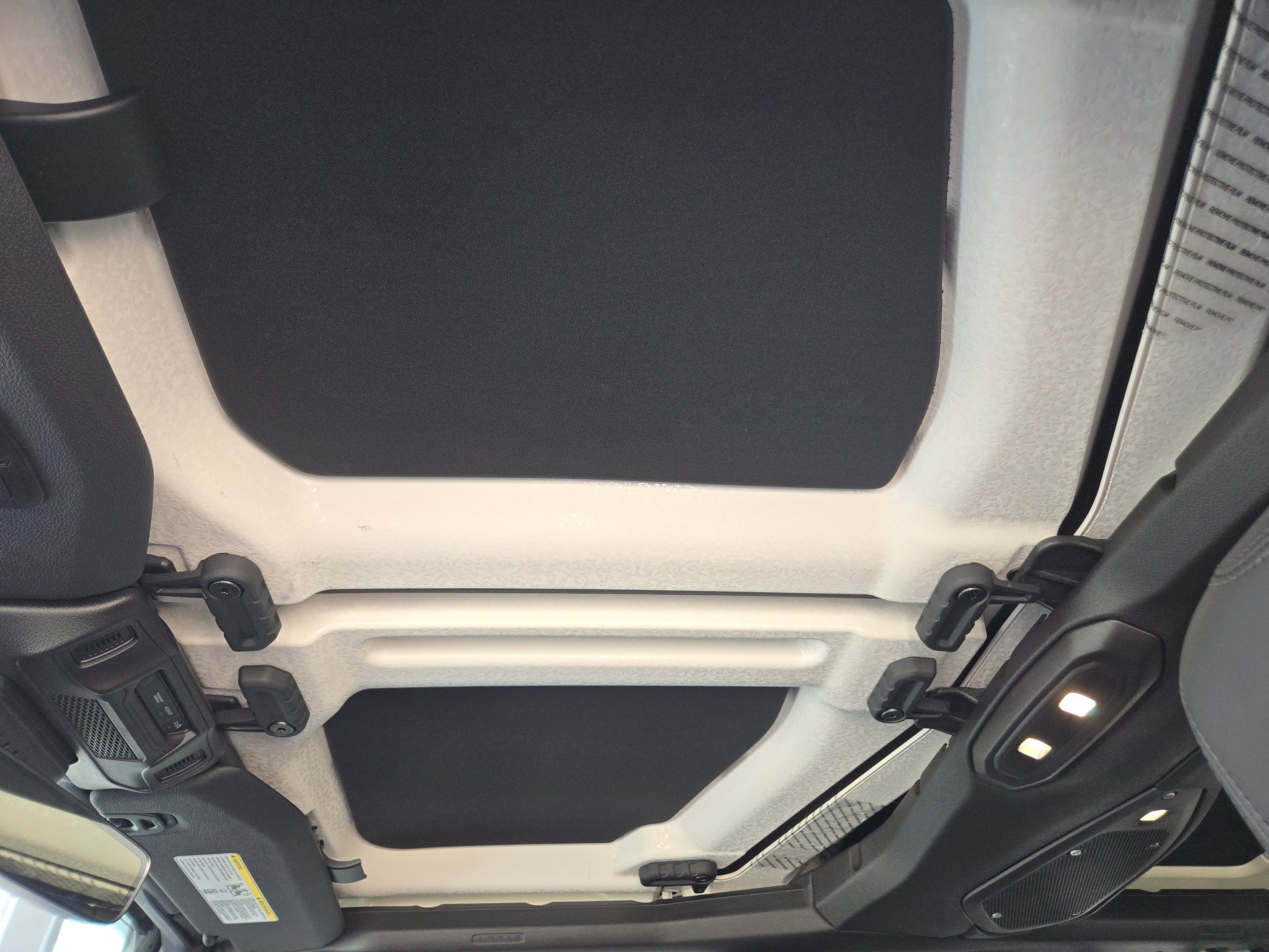 New 2026 Bright White Clear-Coat Exterior Paint Jeep Rubicon X image 20