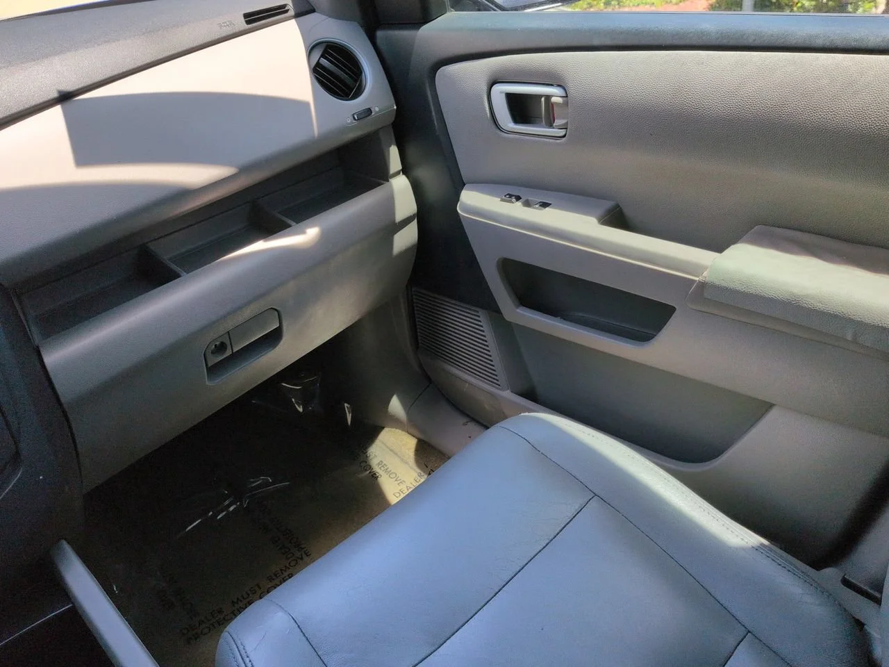 Used 2015 Obsidian Blue Honda LX image 17