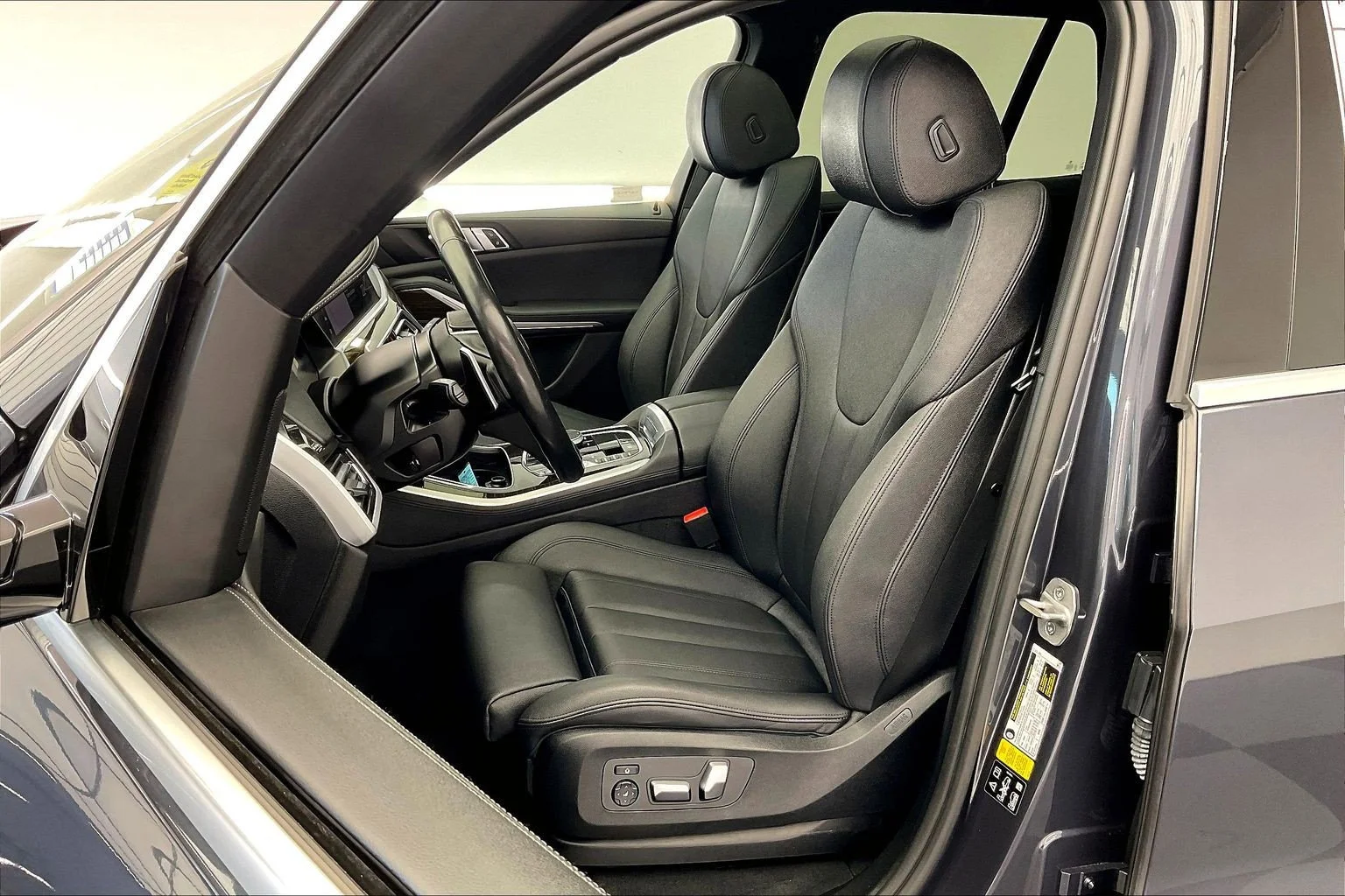 Used 2021 Arctic Gray Metallic BMW xDrive40i image 17