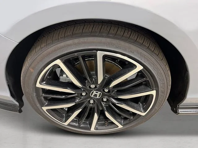 New 2026 Urban Gray Pearl Honda Touring image 13