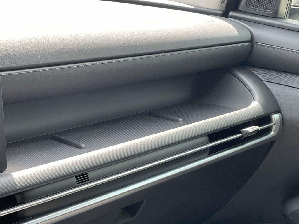 New 2026 White Hyundai SEL FWD image 31