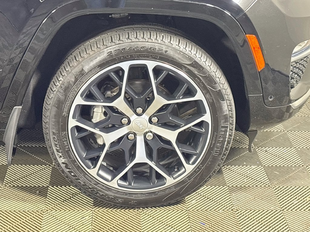 Used 2023 Diamond Black Jeep Summit Reserve image 24