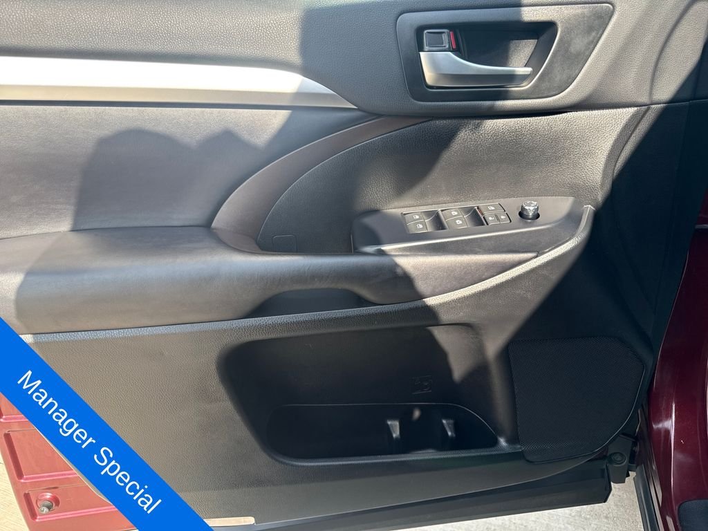 Used 2019 Red Toyota XLE image 11