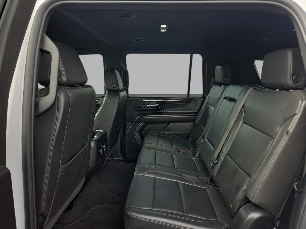Used 2025 Summit White Chevrolet LT image 11