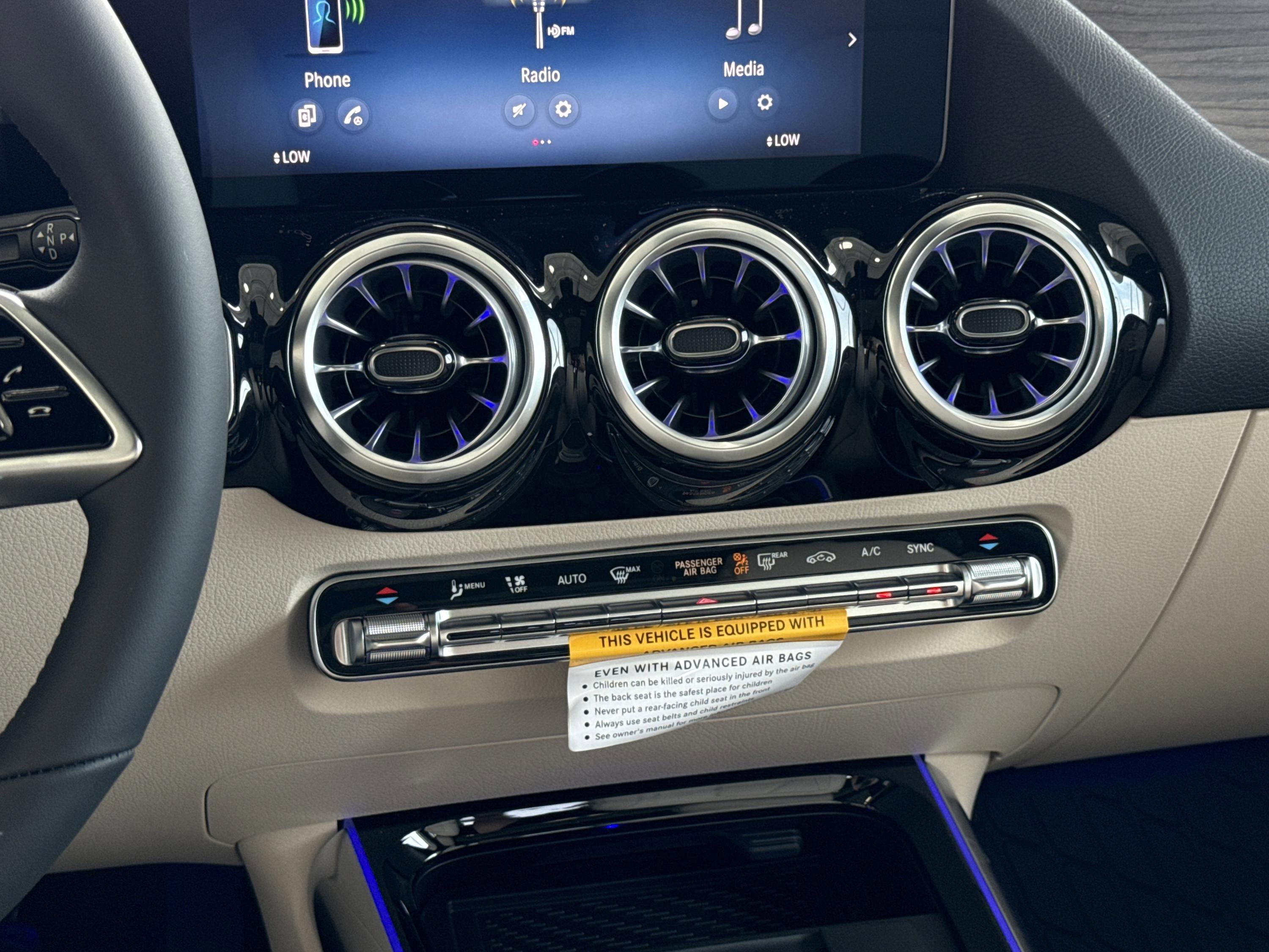 New 2026 Polar White Mercedes-Benz GLA 250 image 33