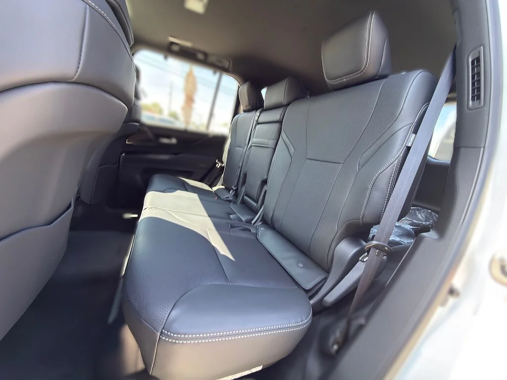 New 2026 Eminent White Pearl Lexus LUXURY image 18