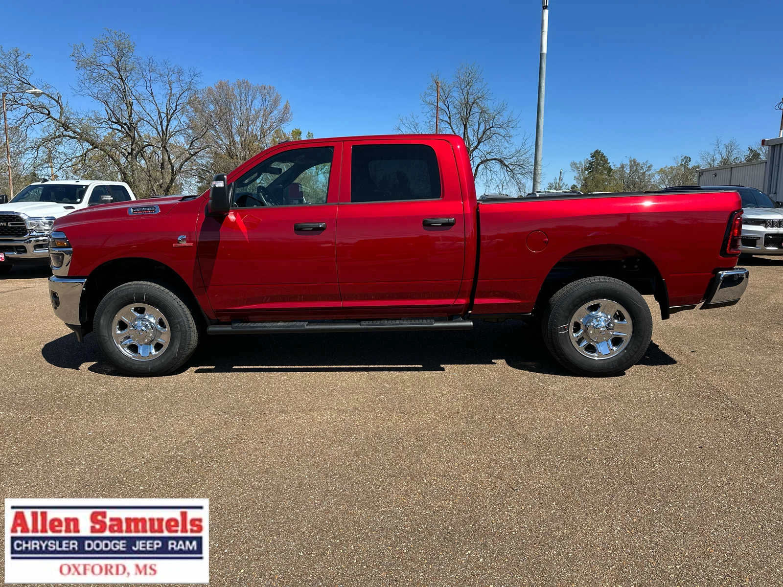 New 2026 Molten Red Pearl-Coat Exterior Paint RAM Tradesman image 6
