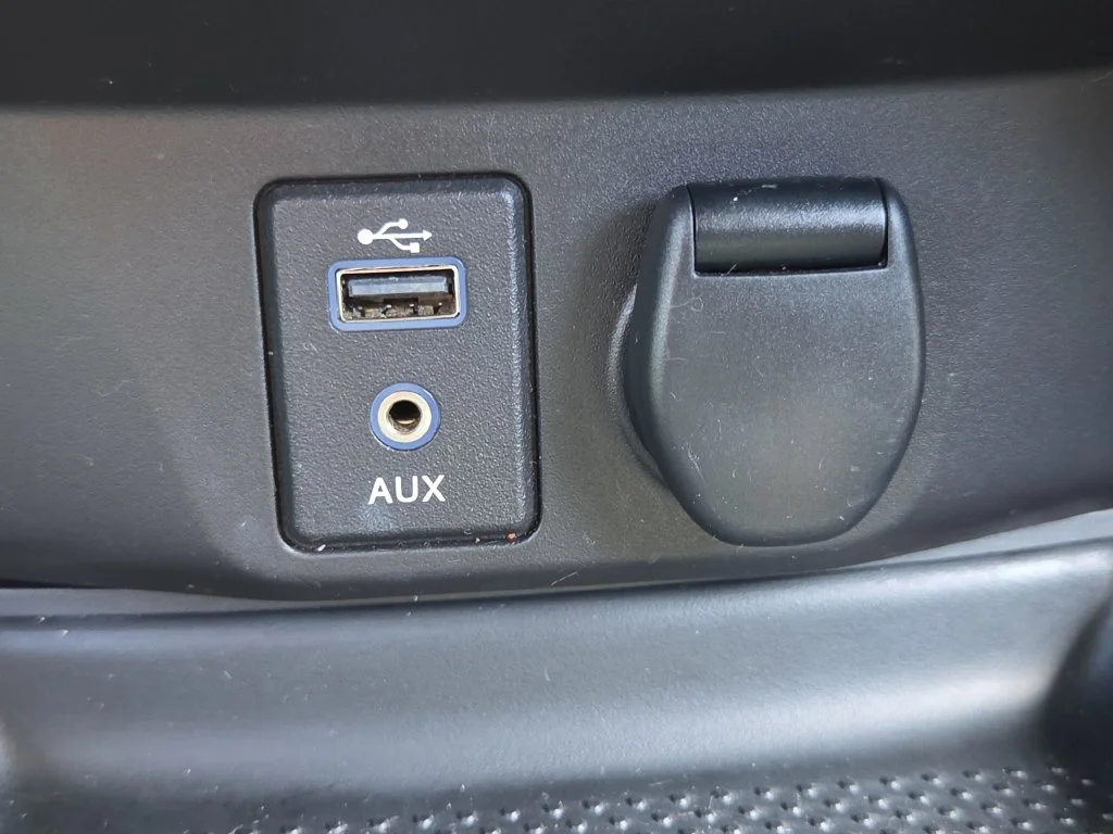 Used 2017 Gray Nissan S image 37