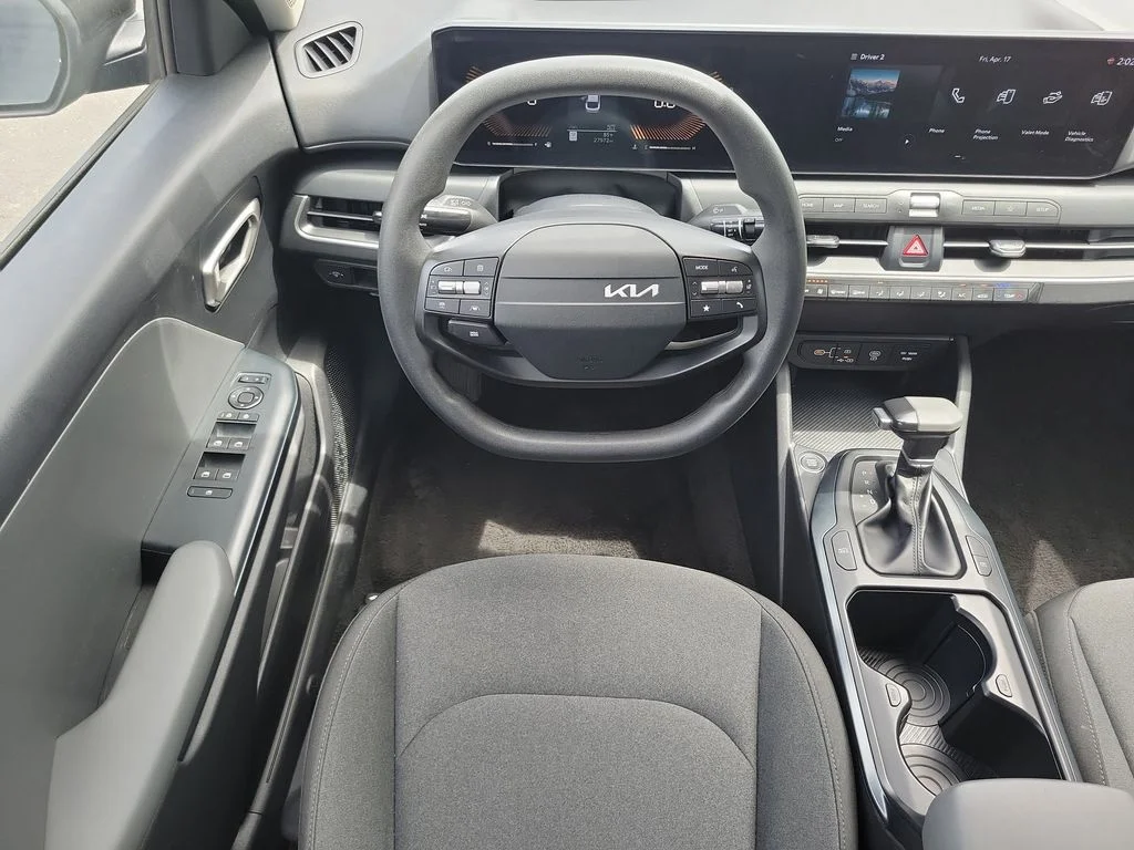2025 Kia K4 LXS - Photo 12
