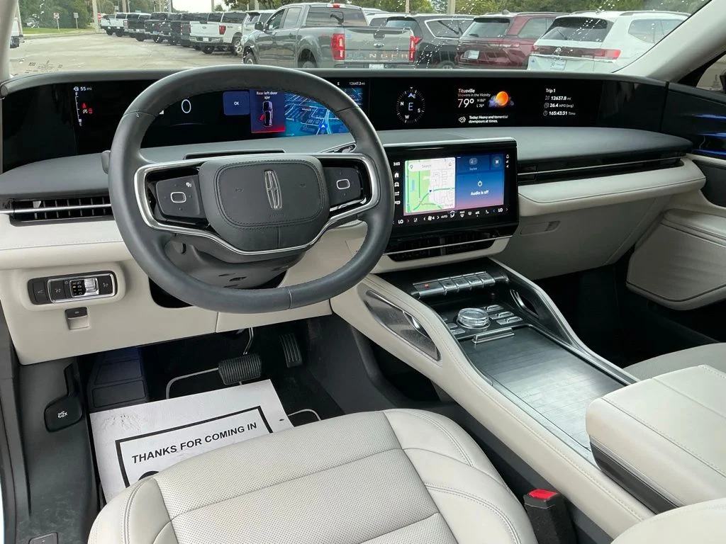 Used 2026 White Lincoln Premiere image 35