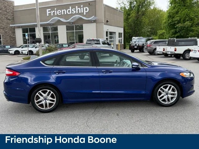 Used 2016 Blue Ford SE image 4