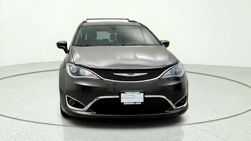 Used 2017 Granite Crystal Metallic Clearcoat Chrysler Touring-L 4dr Wagon 8-Seater w/ SafetyTec & Uconnect 8.4 image 2