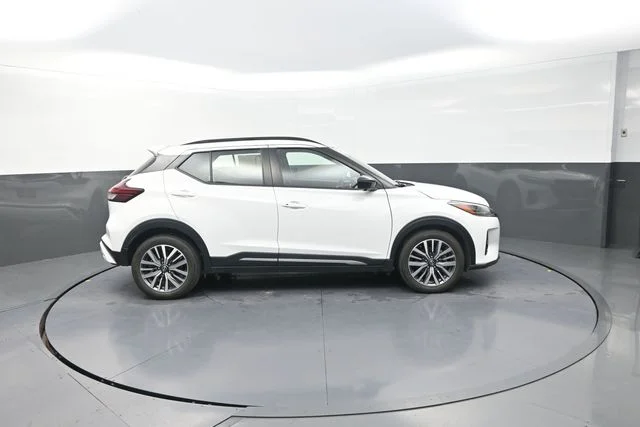 Used 2024 White Nissan SR image 45