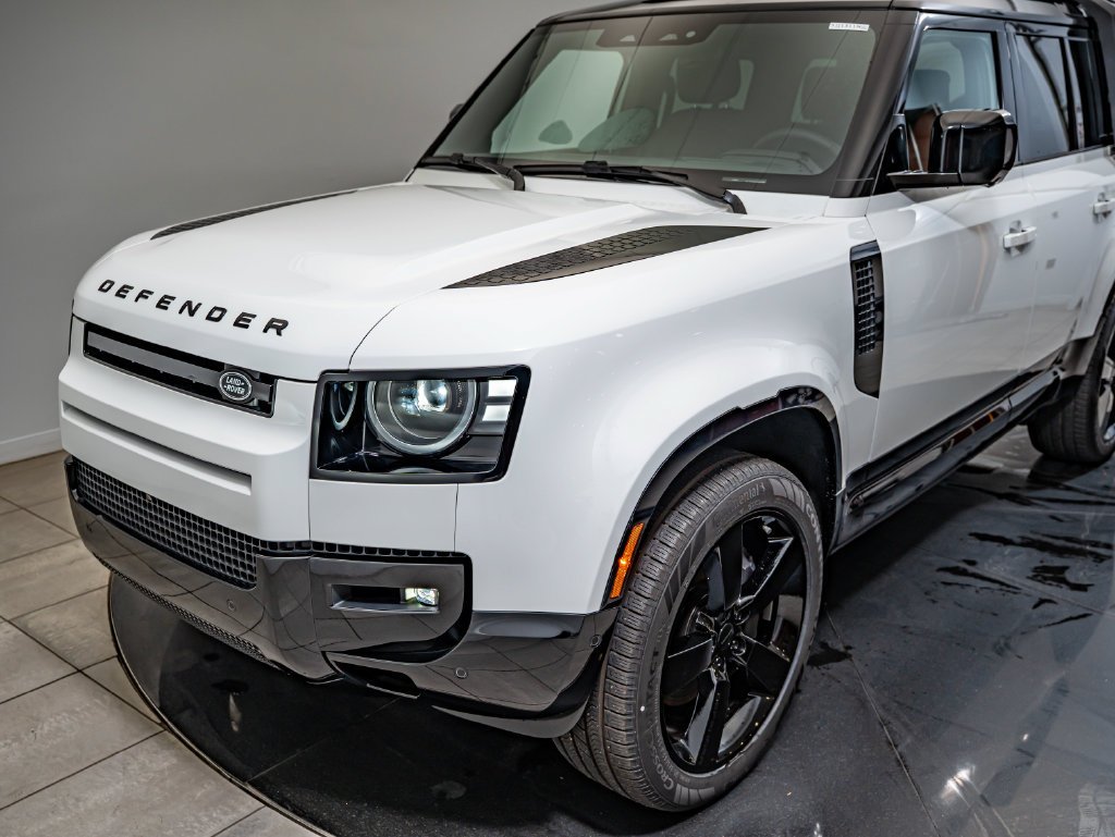 New 2026 Fuji White Land Rover X-Dynamic SE image 13