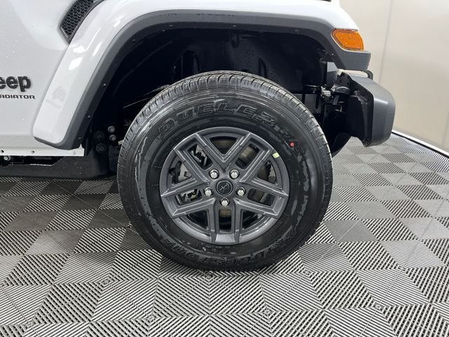 New 2026 Bright White Clear-Coat Exterior Paint Jeep Sport S image 5