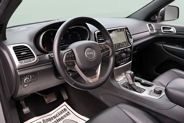 Used 2020 Silver Jeep Limited image 13