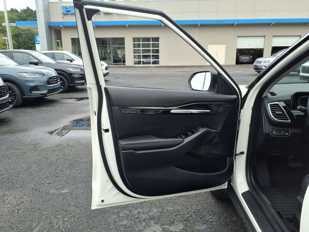 Used 2025 White Kia S image 13