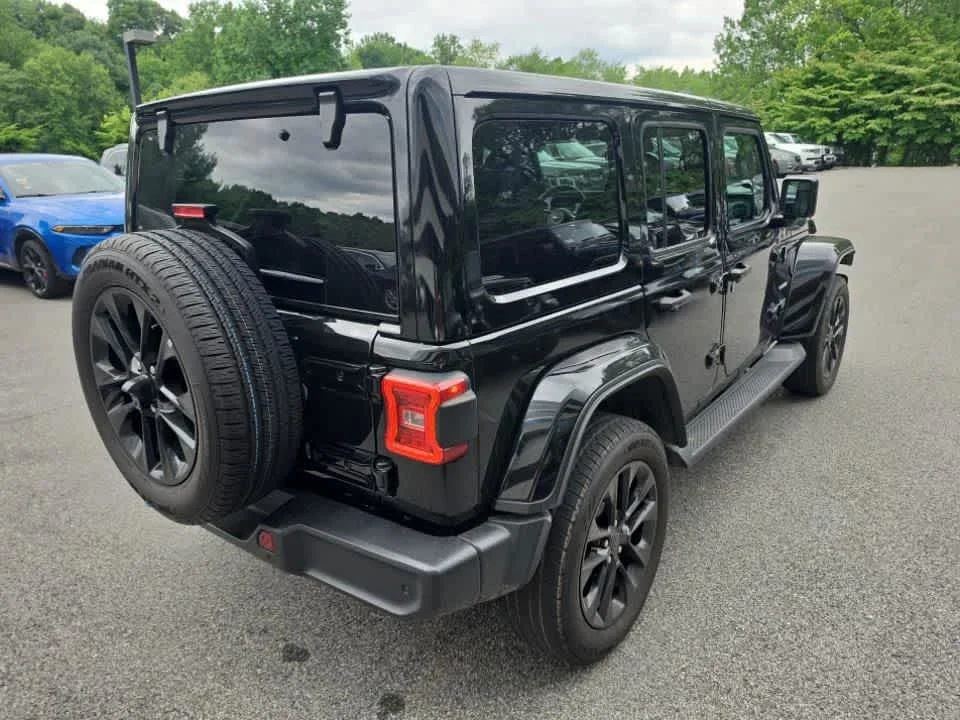 Used 2024 Black Clearcoat Jeep Sahara image 3