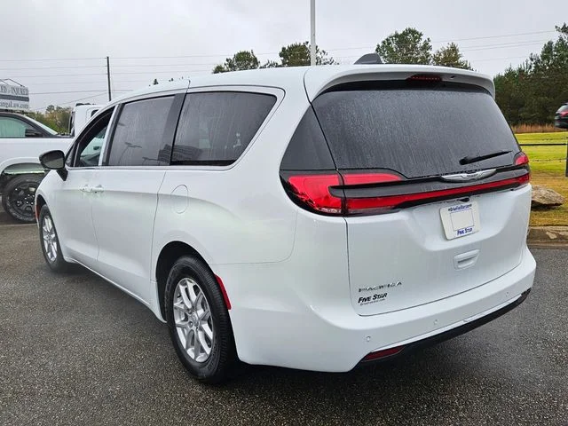New 2026 Bright White Clear-Coat Exterior Paint Chrysler Select image 12