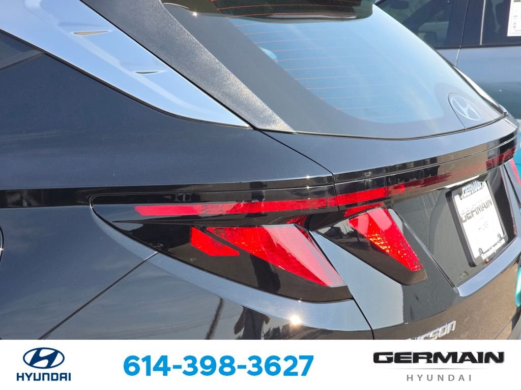 Used 2024 Black Hyundai SE image 17