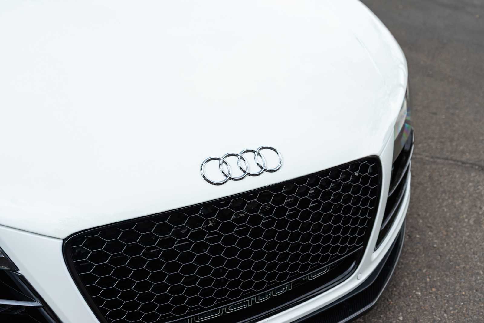 Used 2010 Ibis White With Ice Silver Sideblades Audi 5.2L image 3