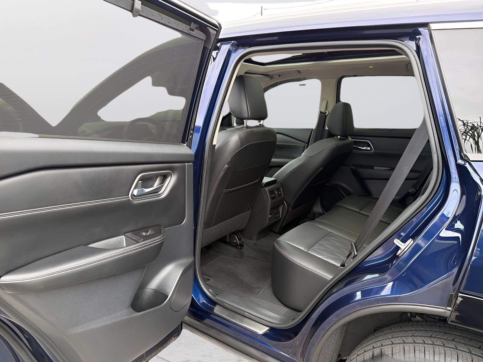 Used 2024 Blue Nissan Platinum image 20