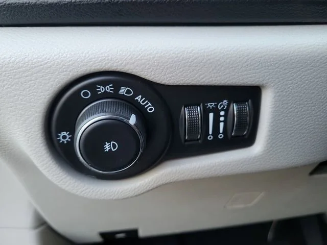 2024 Chrysler Pacifica Touring L - Photo 23