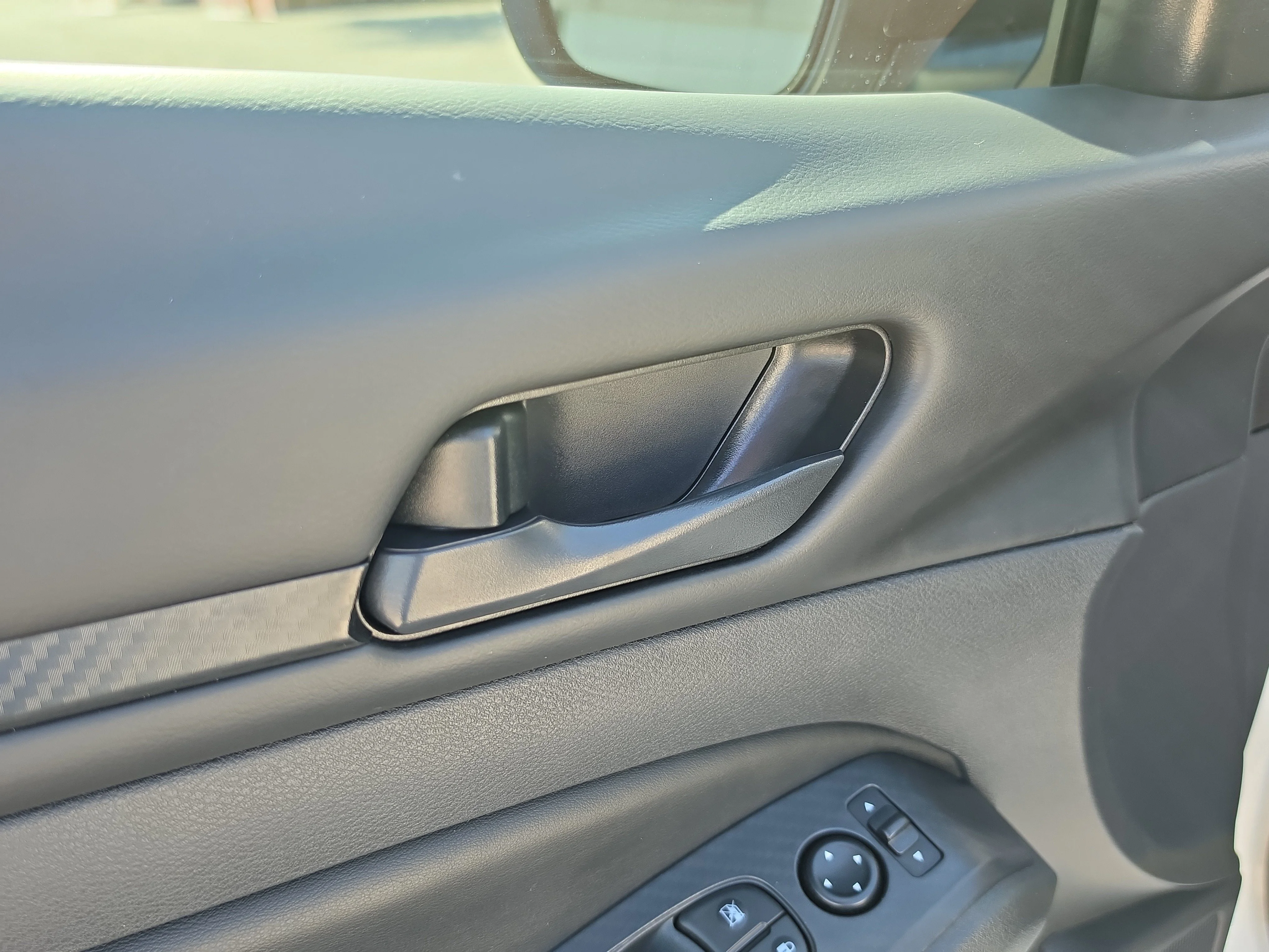 Certified Used 2025 Glacier White Nissan S image 18