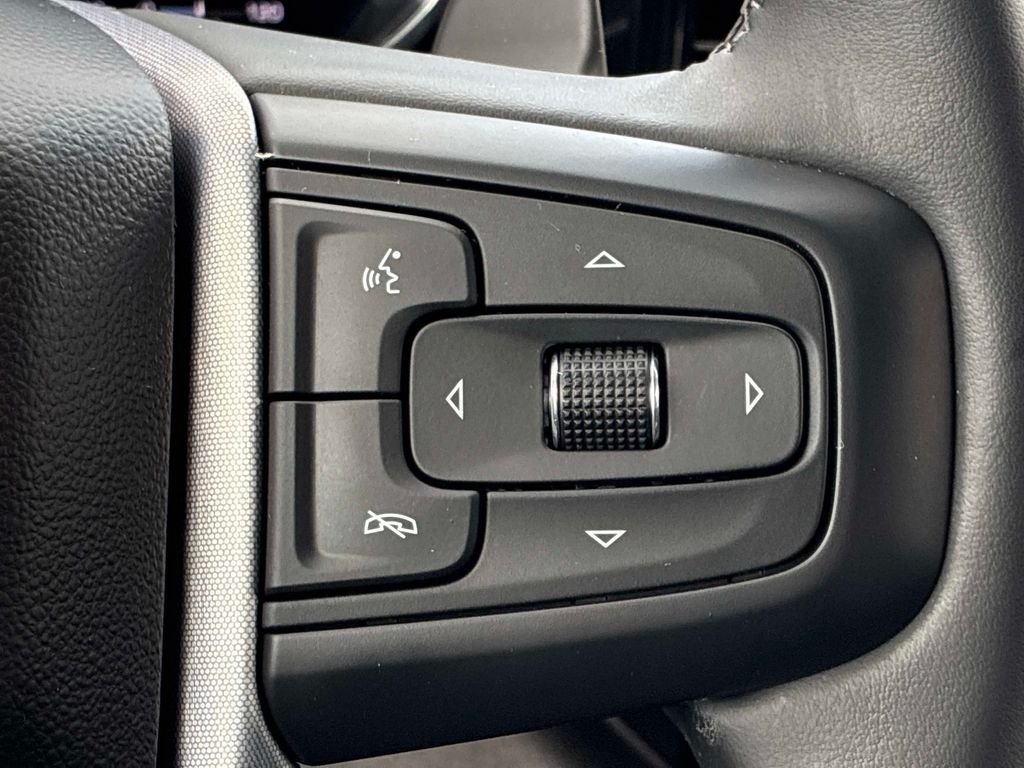 Used 2024  GMC Elevation image 21