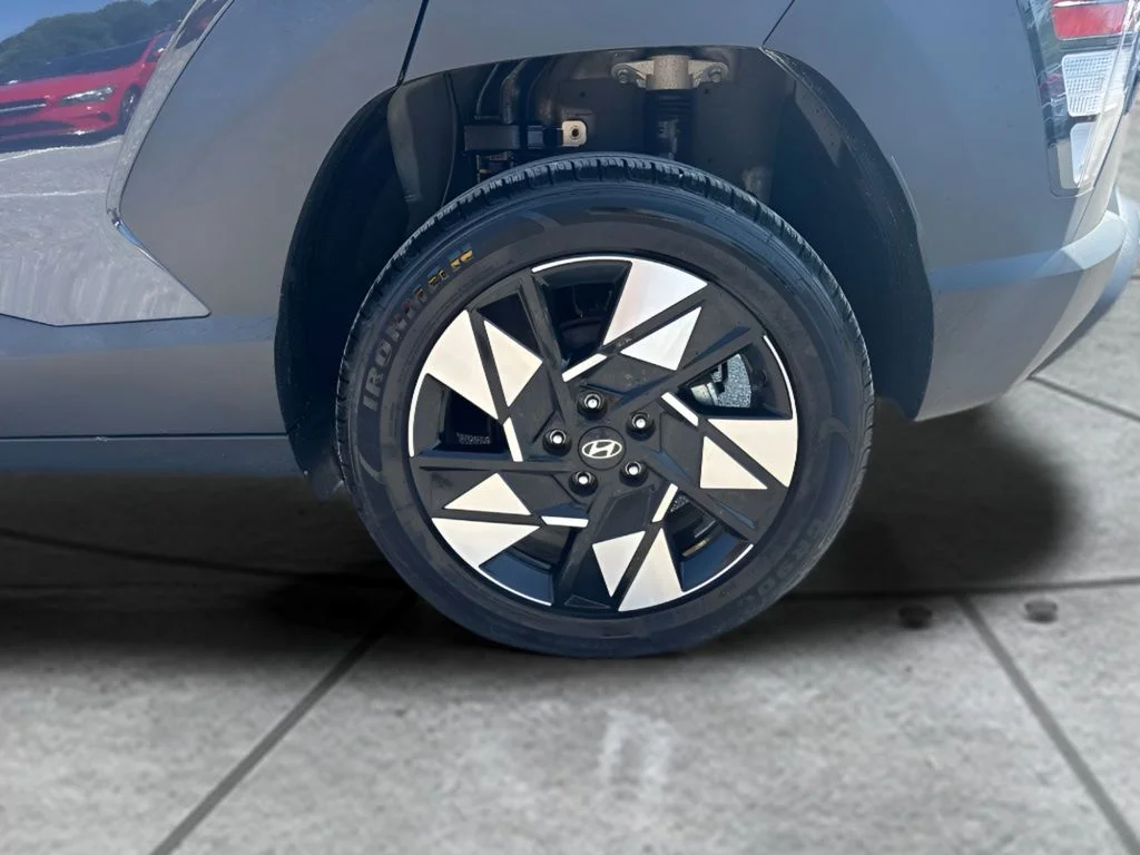 Used 2024 Blue Hyundai SEL image 24