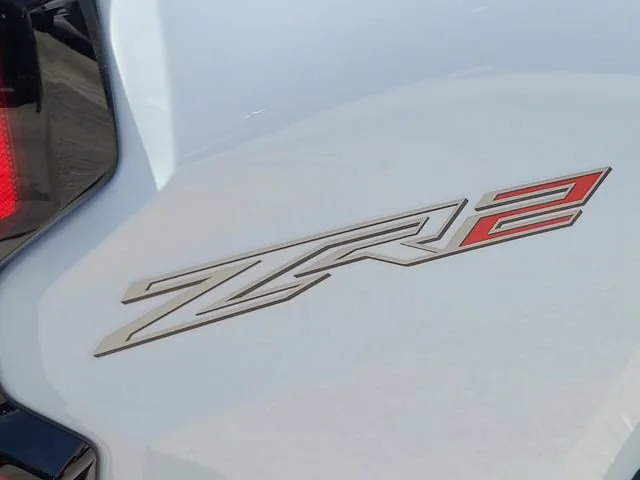 New 2026 Summit White Chevrolet ZR2 image 31