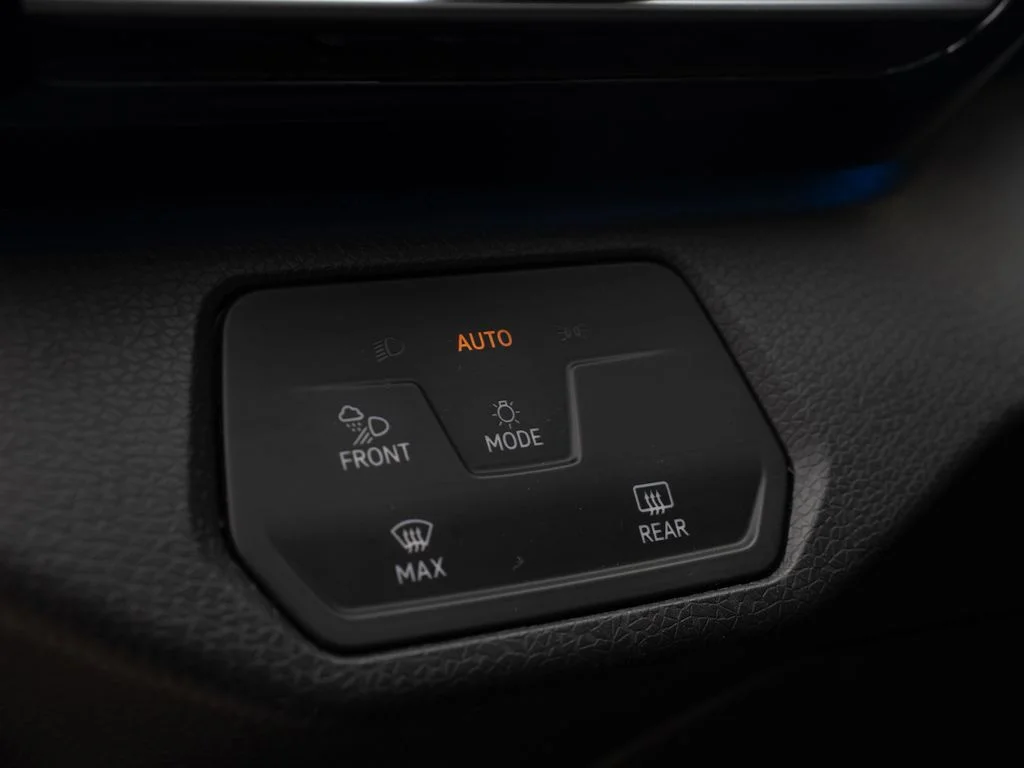 Used 2023  Volkswagen  image 29