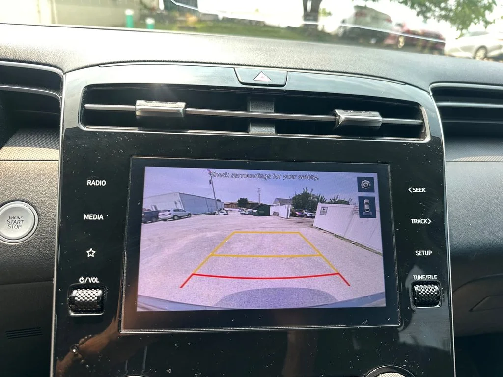 Used 2023 Amazon Gray Hyundai SEL image 17