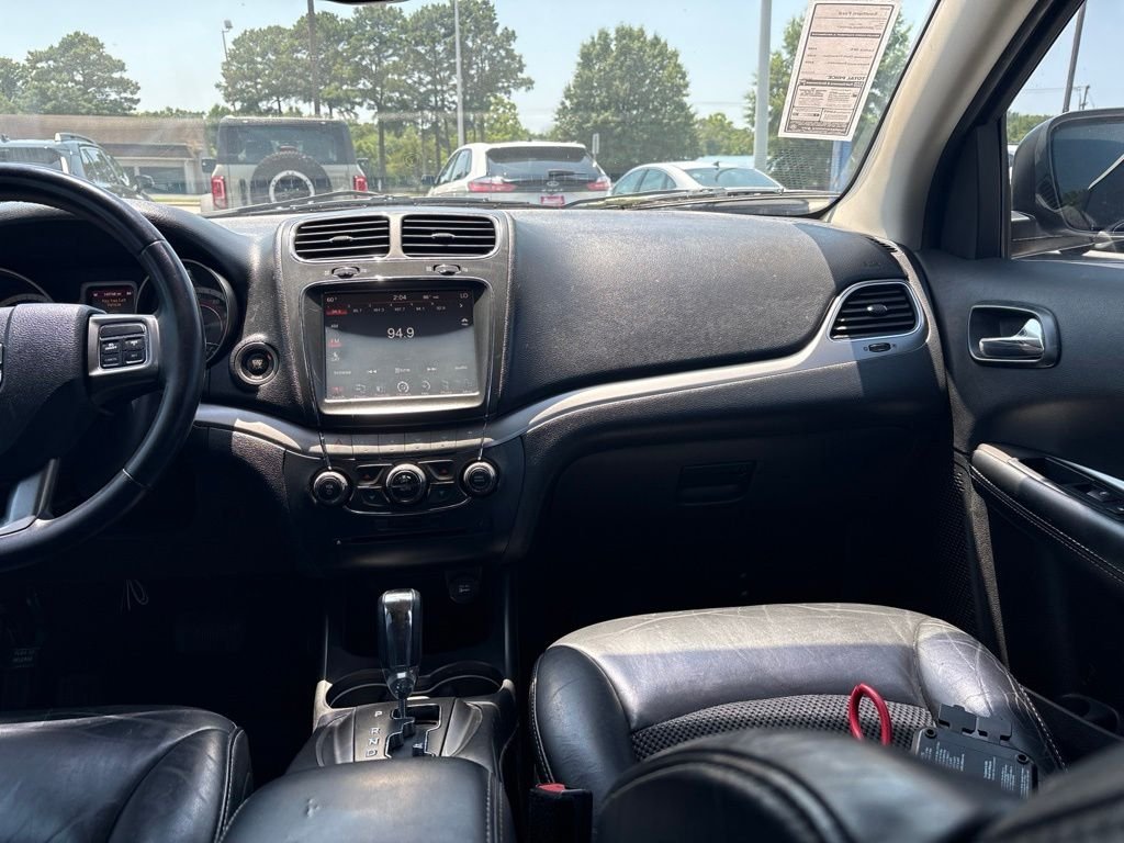 Used 2015 White Dodge Crossroad image 10