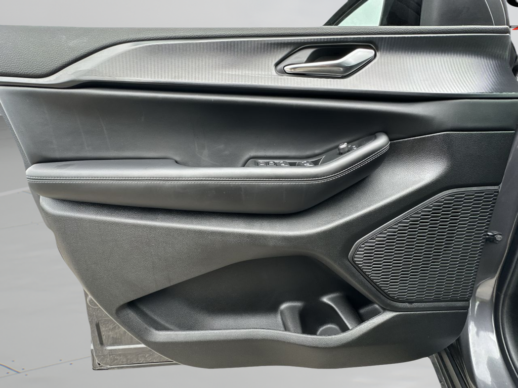 New 2025 Baltic Gray Metallic Clear-Coat Exterior Paint Jeep Altitude X image 37