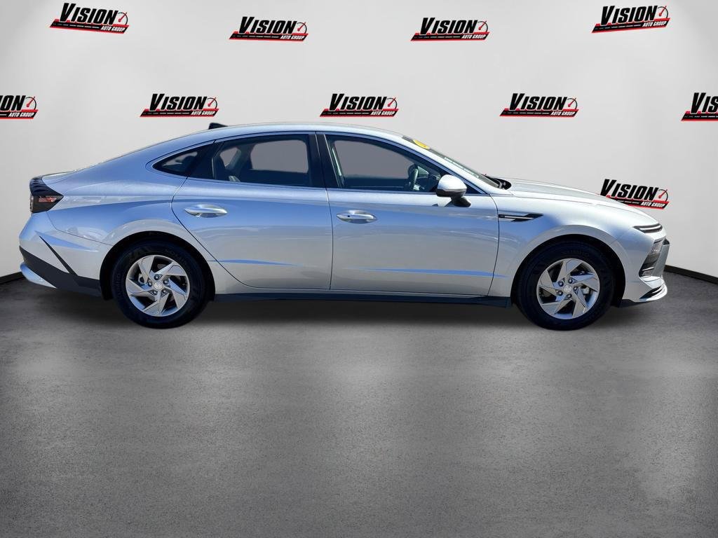 New 2026 Silver Hyundai SE image 4