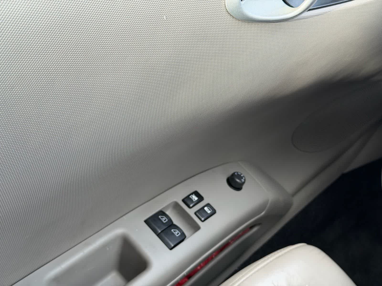 Used 2004 Pikes Peak White Pearl Nissan Touring image 18