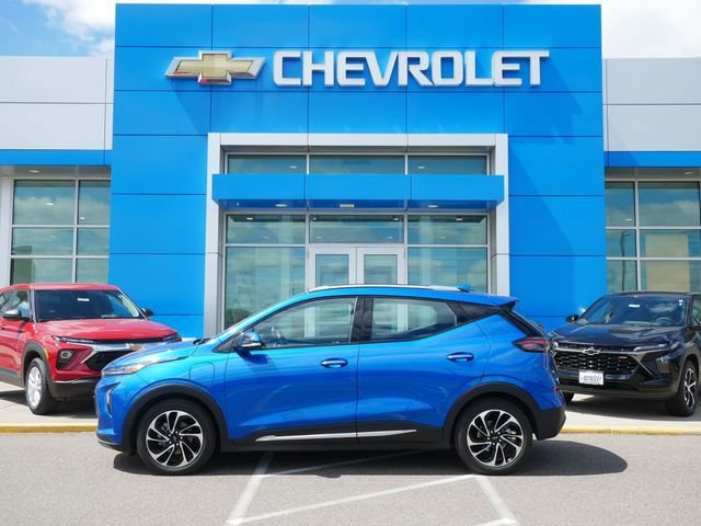 Used 2022 Chevrolet Bolt EUV Premier with VIN 1G1FZ6S03N4128810 for sale in Roseville, Minnesota
