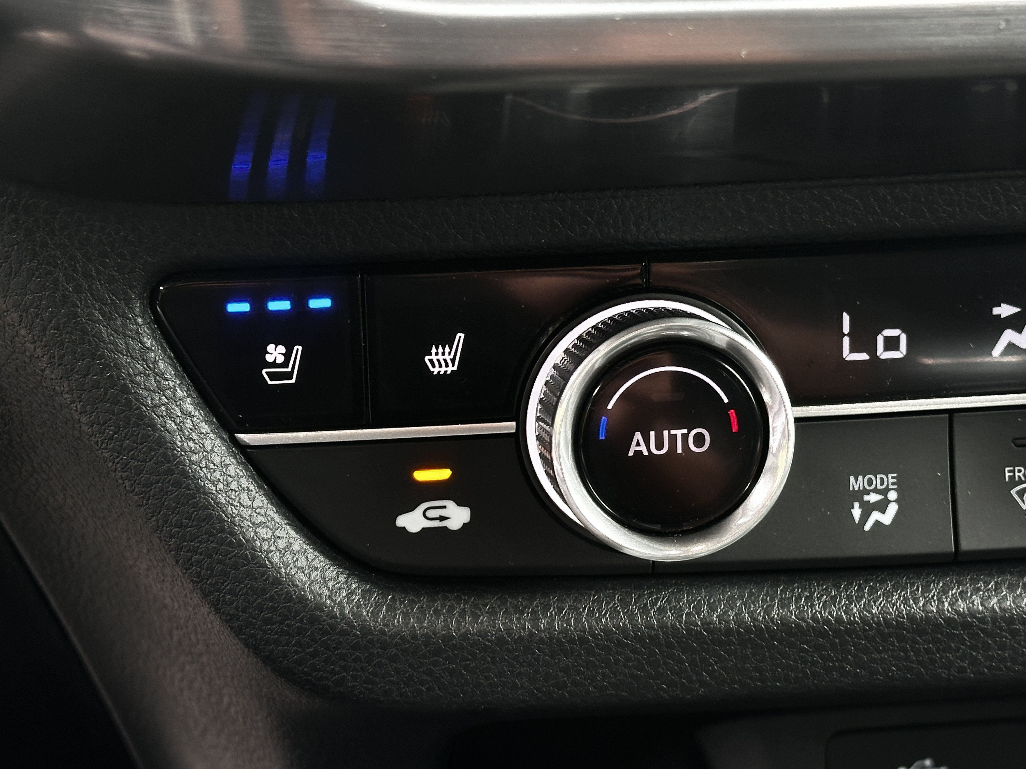 Used 2025 Solar Silver Metallic Acura FWD A-SPEC image 40