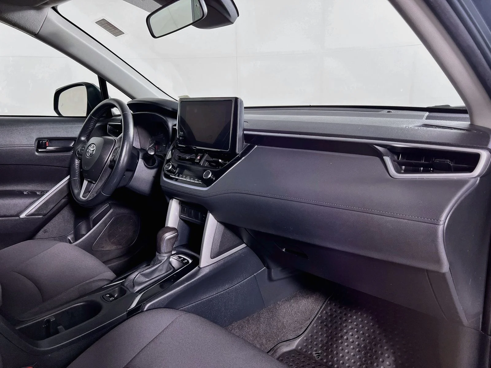 2023 Toyota Corolla Cross LE - Photo 25