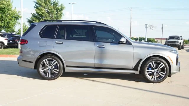Used 2024 Gray BMW xDrive40i image 10