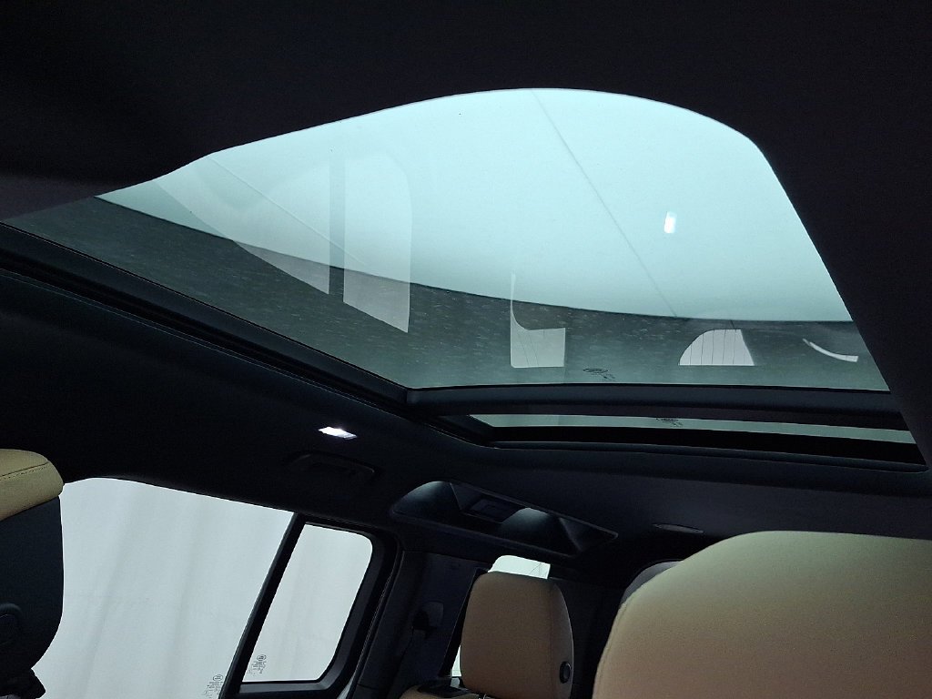 New 2026 Fuji White Land Rover X-Dynamic SE image 10