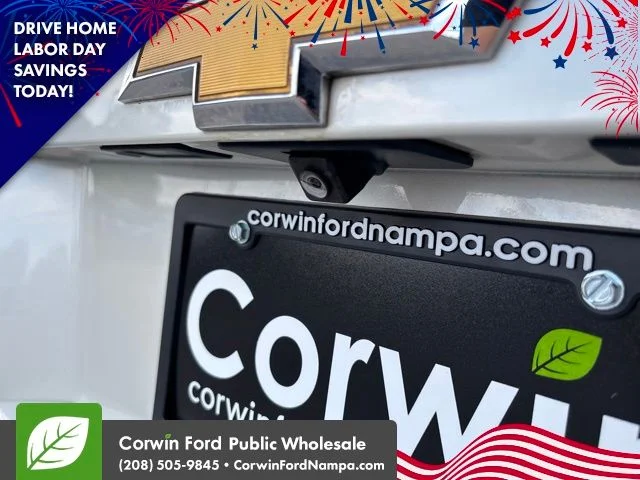 Used 2015 White Diamond Clearcoat Chevrolet  image 11