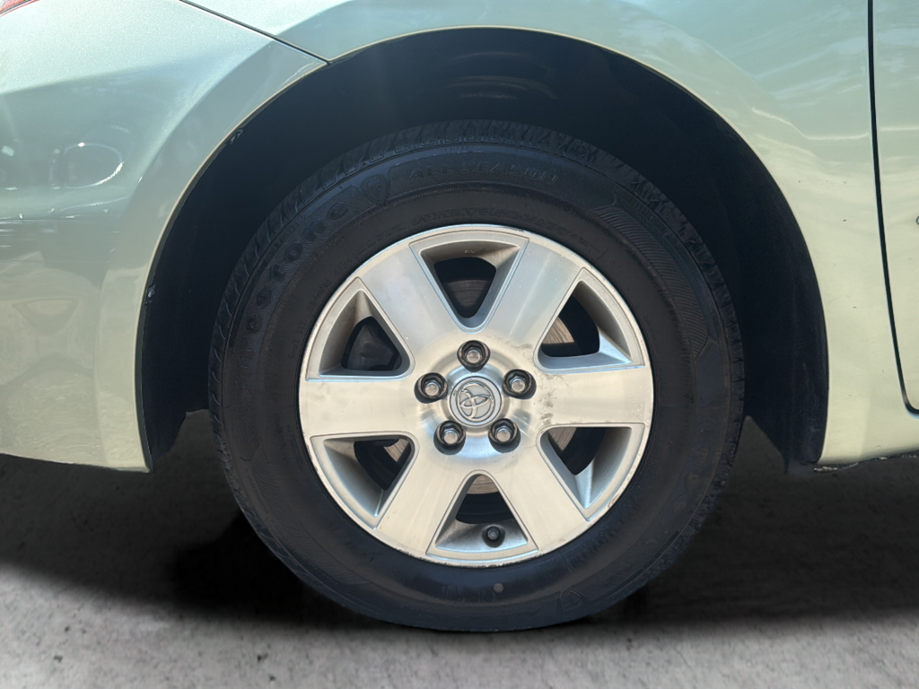 Used 2009  Toyota LE image 18