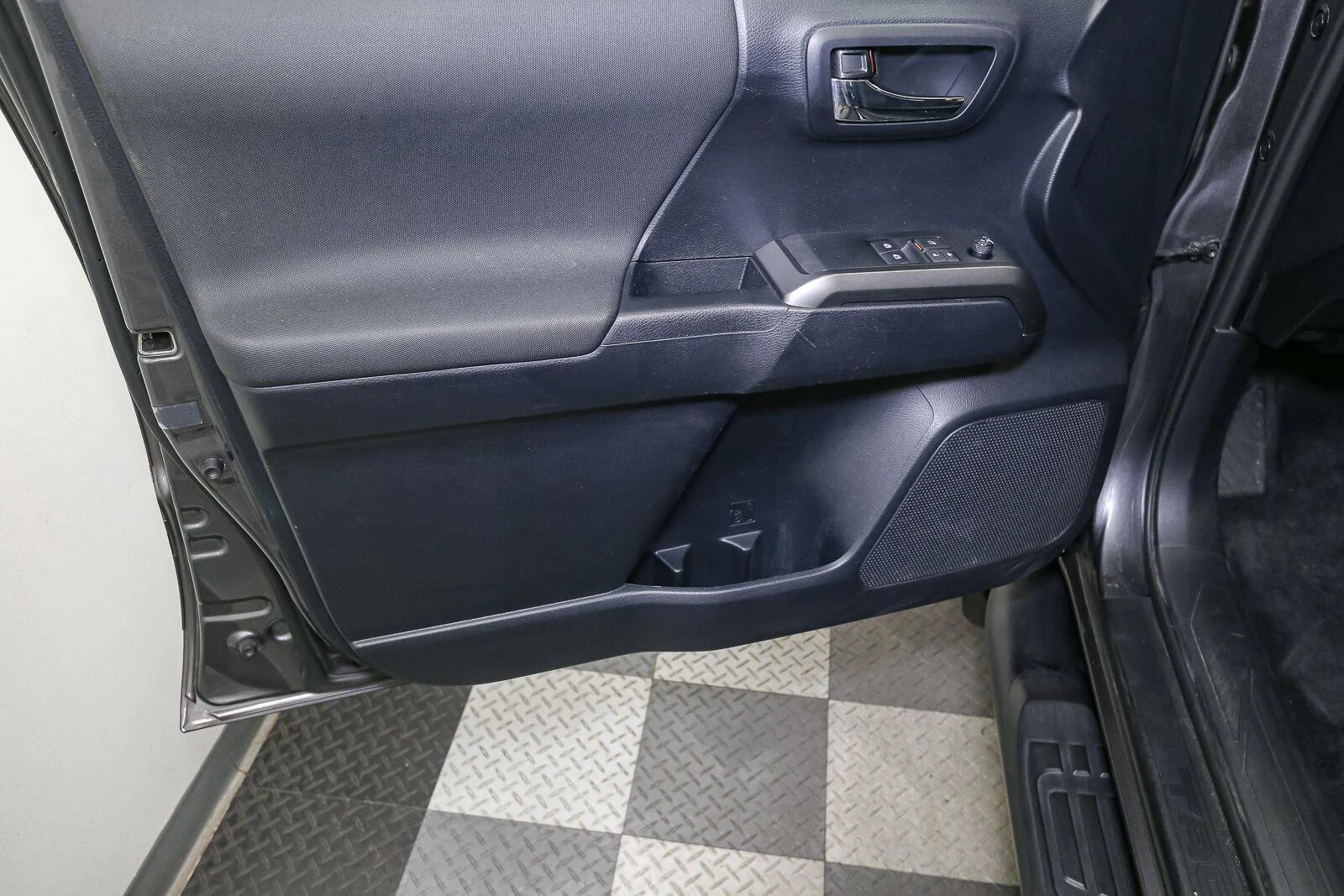 Used 2019 Magnetic Gray Metallic Toyota SR5 image 40